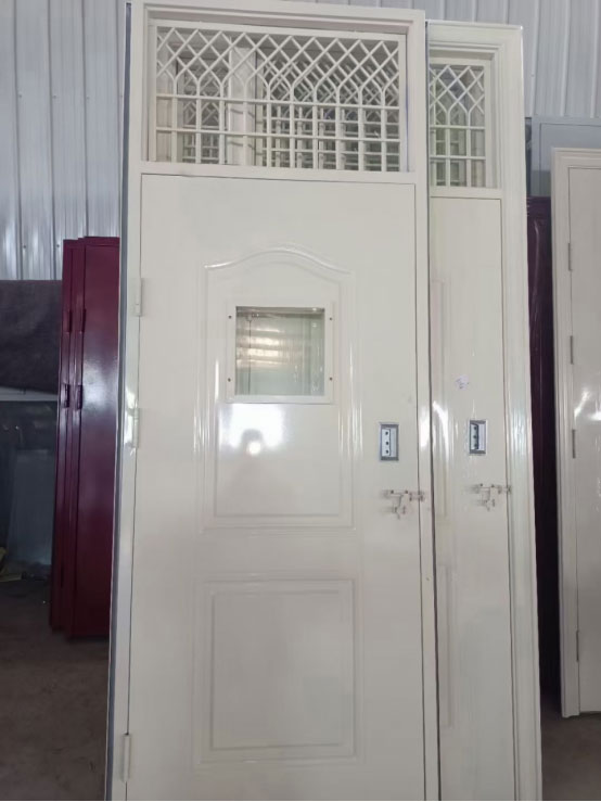 泾源学校教室门 泾源学校教室门