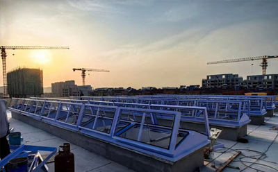 消防泾源排烟窗开启角度