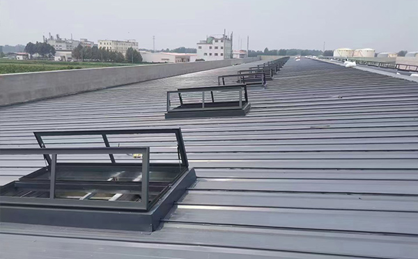 某中学室内体育馆泾源排烟窗改造项目