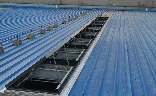 某城市大型商业综合体中庭泾源排烟窗工程