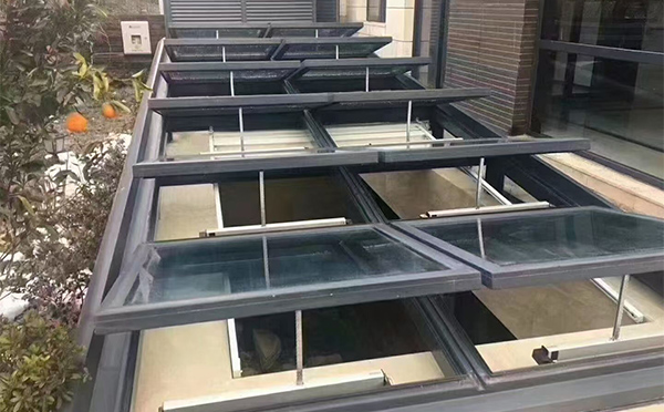 某轨道交通车辆维修车间泾源排烟窗应用