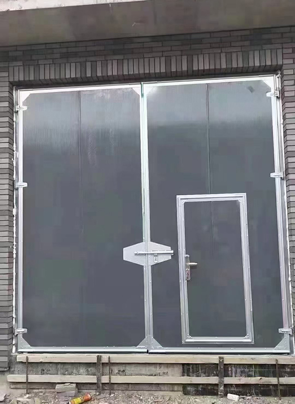 泾源工业平开门在大型设备制造车间的应用实例